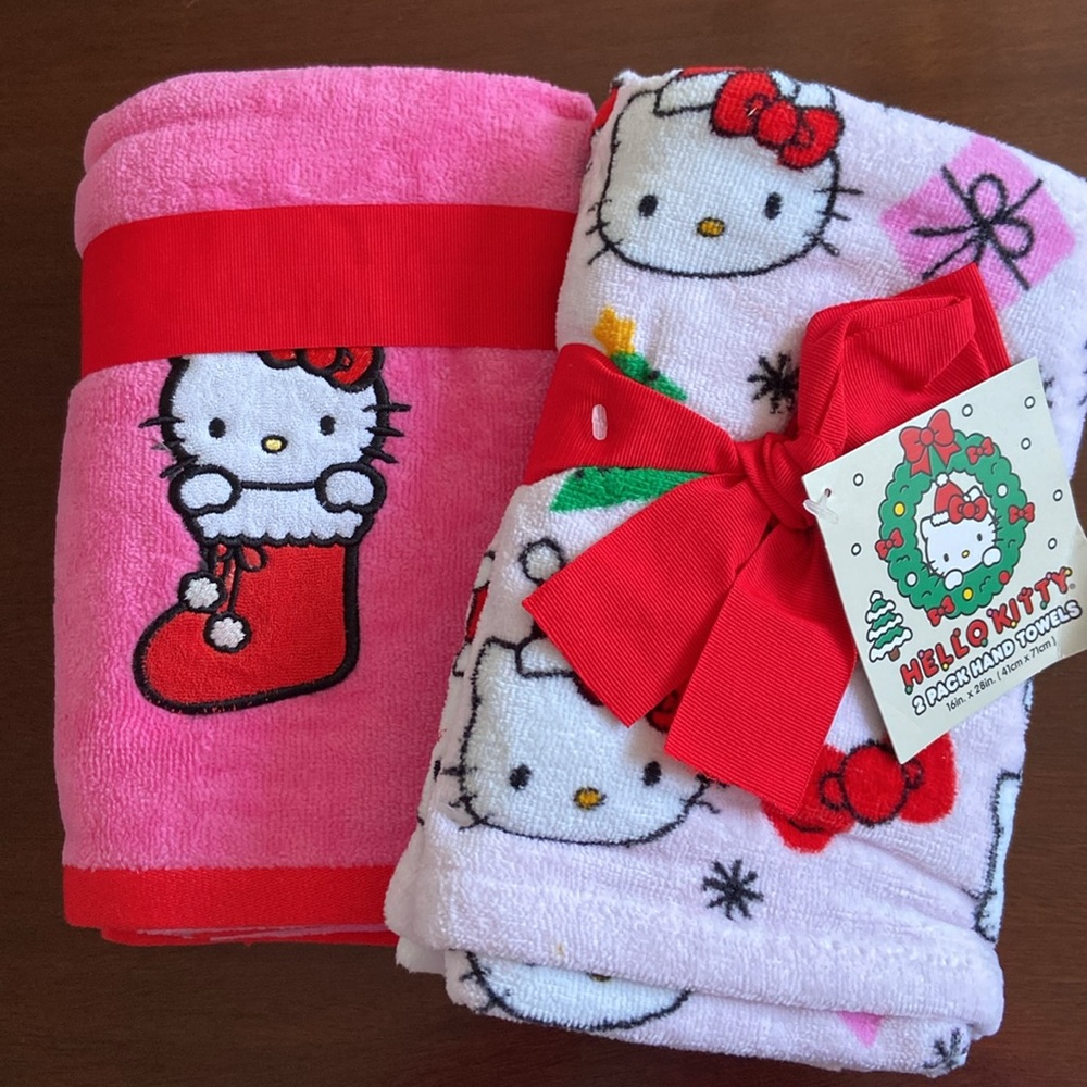 Set of 4 Hello Kitty Holiday Hand Towels